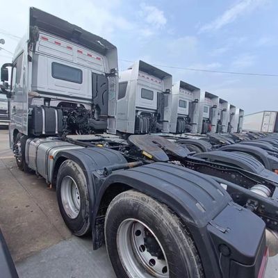 重荷トラック用の 400HP トラクターとエアサスペンションシートの力を体験してください