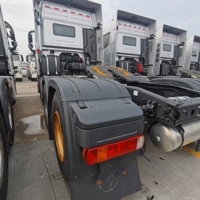 400HP エンジンと空中懸垂を搭載した牽引車両