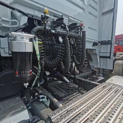 600Lの燃料タンクとアメリカ通貨のセット