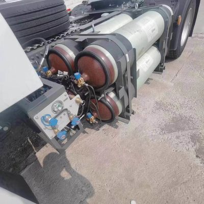 空気懸垂座席と600Lの燃料タンク シノトラック トラクタートラック 半トレーラーを牽引する