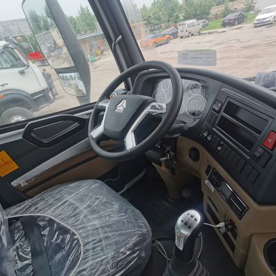 重荷用シノトラック 牽引用 半トレーラー 駆動車 4×2 1000L 燃料タンク