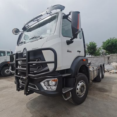 半トレーラーを牽引する広々とした重荷用シノトラックの馬力 351-450hp