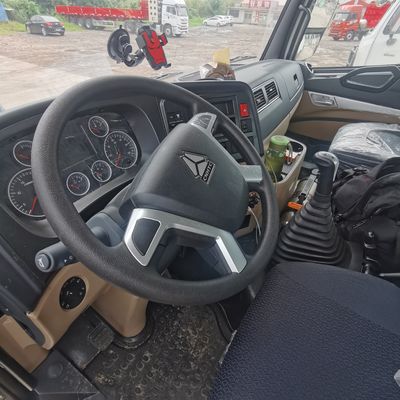 半トレーラーを牽引する広々とした重荷用シノトラックの馬力 351-450hp
