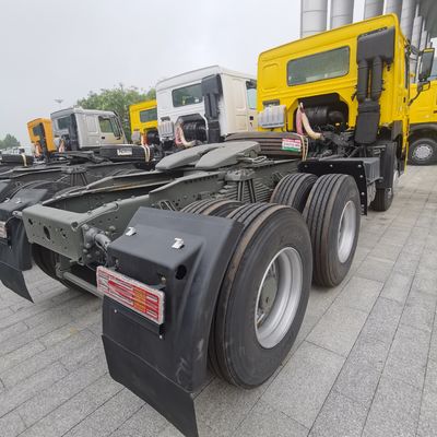600Lの燃料タンクを持つ中古トラクターヘッド 半トレーラー牽引 パーソナライズされたパッケージサイズ
