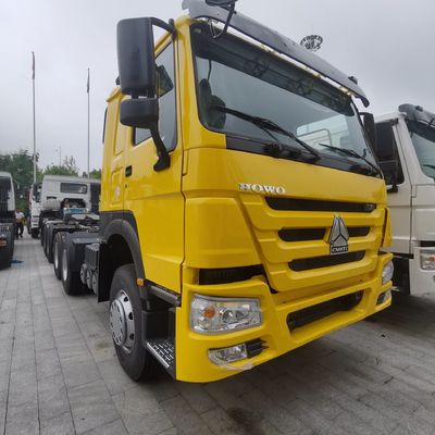 8800.000kg パッケージ 総重量 シノトラック 半トレーラーを牽引するディーゼルトラクター