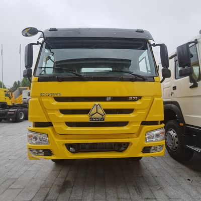 8800.000kg パッケージ 総重量 シノトラック 半トレーラーを牽引するディーゼルトラクター