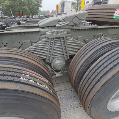8800.000kg パッケージ 総重量 シノトラック 半トレーラーを牽引するディーゼルトラクター