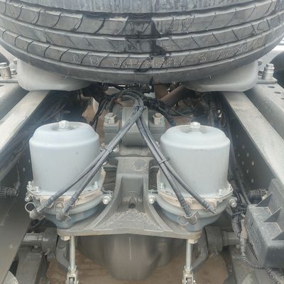 中古・国産重貨車グループ トラクター シャンデカ 6X4 540HP トラクター 8800.000kg