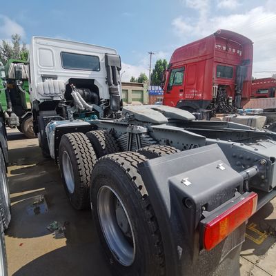 US 371 1000Lの燃料タンクとエアサスペンションシートを持つ手頃な価格のHOWOトラックトラクター