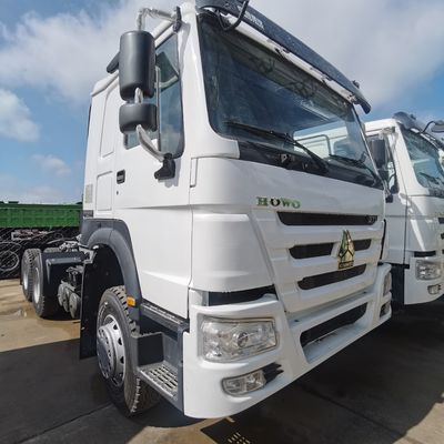 ハイドロリックステアリングと600Lの燃料タンク HOWO トラクタートレーラーのための完璧な組み合わせ