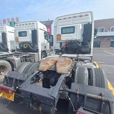 半トレーラーを牽引するための便利な水力方向性重荷輸送トラック