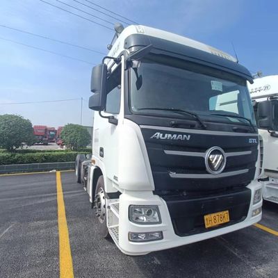 水力方向車と600Lの燃料タンクを持つ半トレーラーを牽引するための中古トラクタートラック