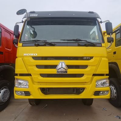 炭素鋼貨物箱 351-450hp Sinotruk シャーシとタイヤの多用ダンプトラック