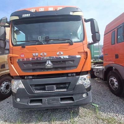 パーソナライズされたパッケージ サイズ 1000Lの燃料タンクを持つシノトルク HOWO 6X4 トラクタートラック