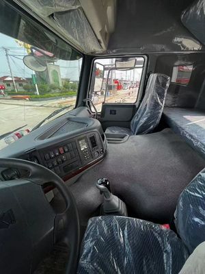 Sinotruk HOWO380 シャーシ内の鉱山設備輸送のための高負荷容量トラッカー