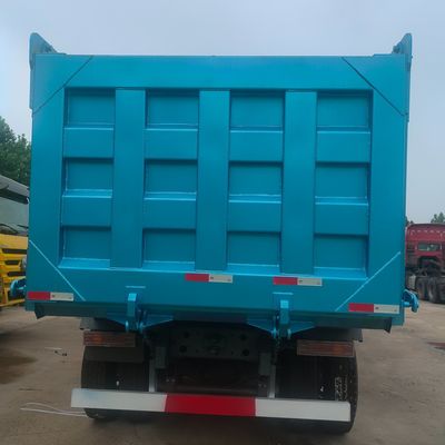 8800.000kg パッケージ 総重量 重荷 HOWO 8X4 ホイール 鉱山用ダンプトラック