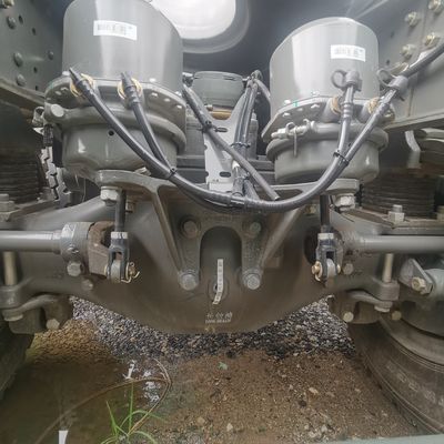 液圧ブレーキシステムと400-600Lの燃料タンクを持つ11Lの白色トラック
