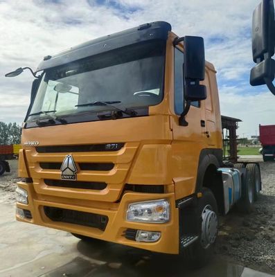 351-450hp マニュアルトランスミッション型 トラック トラクター 600Lのタンクを持つセミトレーラーを牽引する