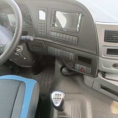 空気懸垂座席と600Lの燃料タンク フォトン8X4 遠距離移動用のティッパー