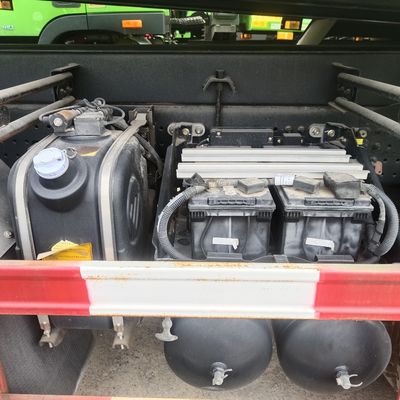 空気懸垂座席と600Lの燃料タンク フォトン8X4 遠距離移動用のティッパー