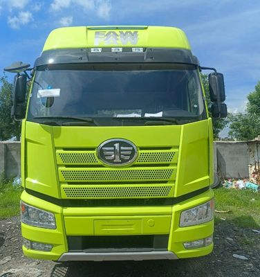 8005.000kg 総重量 ディーゼルトラック J6p420HP 需要が高い半トレーラーを牽引する