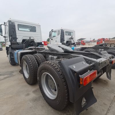使用済み HOWO トラクター トラック 6800*2500*3200 寸法とエンジン容量 &gt;8L