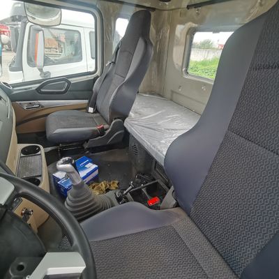 タイヤデザイン チューブレス 400HP ダンプトラック シャックマン車両部品と600Lの燃料タンク