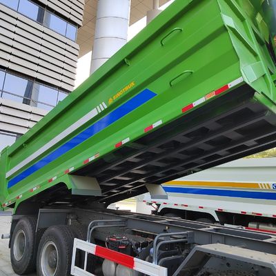 ハイバリフトと8X4炭素鋼貨物箱付きのユーロ5重用HOWO鉱山ダンプトラック