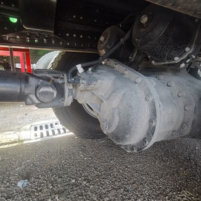 手動トランスミッションタイプ 空気懸垂と400Lの燃料タンク容量を持つ二用ダンプトラック