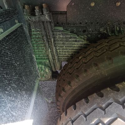 空気懸垂と1000Lの燃料タンク付き重用フォトントラック