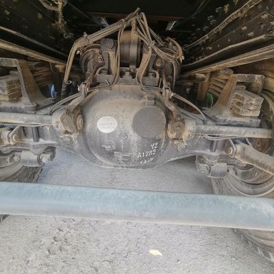 炭酸鋼貨物箱 材料 重荷トラック ターパー 600Lの燃料タンクを持つ古用ダンプトラック