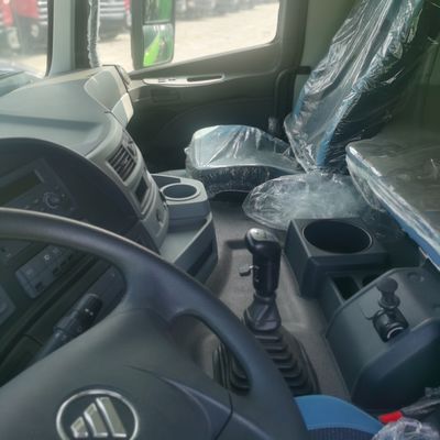 炭酸鋼貨物箱 材料 重荷トラック ターパー 600Lの燃料タンクを持つ古用ダンプトラック