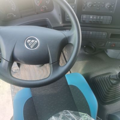 炭酸鋼貨物箱 材料 重荷トラック ターパー 600Lの燃料タンクを持つ古用ダンプトラック