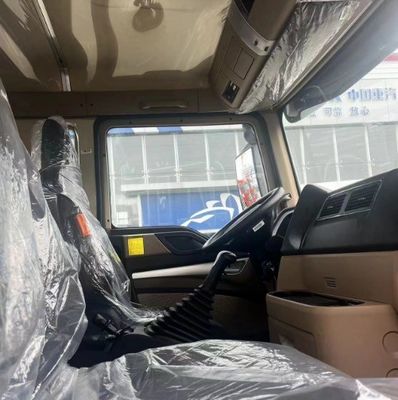 シノトルク 30トンのペイロードアプリケーションに使用される水力ステアリングコンクリートミキサー・シャシ