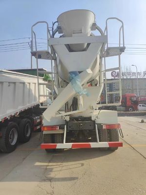 シノトラック・シャシー 液圧・パワー・ステアリング コンクリートミキサー 8回転 400hp