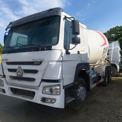 シノトラクによるカスタマイズされた色と性能を持つオフロード水力セメントミキサートラック