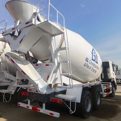 シノトラクによるカスタマイズされた色と性能を持つオフロード水力セメントミキサートラック