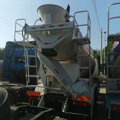シノトラクによるカスタマイズされた色と性能を持つオフロード水力セメントミキサートラック
