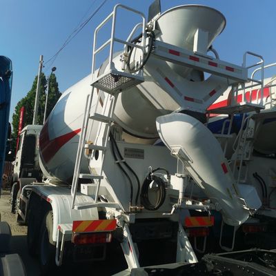 シノトラクによるカスタマイズされた色と性能を持つオフロード水力セメントミキサートラック