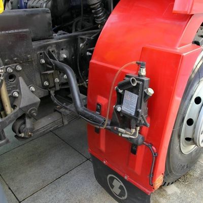 カスタマイズ可能な折りたたむ腕 水力トラック 搭載クレーン 12 トンノックブームクレーン