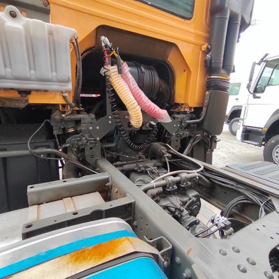 シノトルク・シャシーと371HPのパワーを持つユーロ3排放基準6x4水力ダンプトラック