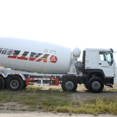 8x4ドライブモード シノトラック・シャシー 水力方向付けとパワーアシスタント付きのセメントミキサー