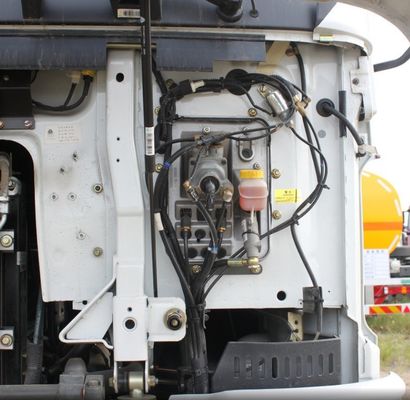 8x4ドライブモード シノトラック・シャシー 水力方向付けとパワーアシスタント付きのセメントミキサー