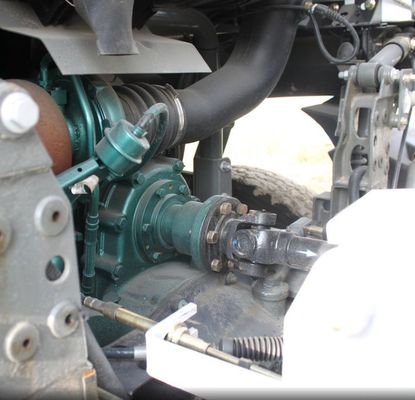 8x4ドライブモード シノトラック・シャシー 水力方向付けとパワーアシスタント付きのセメントミキサー