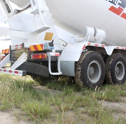 シノトルクセメントミキサー車 タイヤと水力ステアリングシステムのカスタマイズ