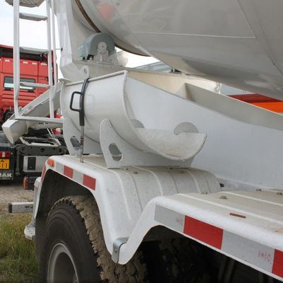 シノトルクセメントミキサー車 タイヤと水力ステアリングシステムのカスタマイズ