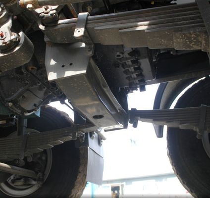 シノトルクセメントミキサー車 タイヤと水力ステアリングシステムのカスタマイズ