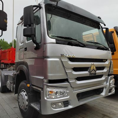 液体ステアリングとシノトラック・シャシ設計 6x4 トラクタートラック 工業輸送用