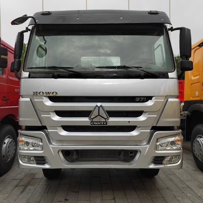 液体ステアリングとシノトラック・シャシ設計 6x4 トラクタートラック 工業輸送用