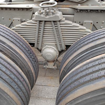 シノトラック・シャシー 液体ダンプと40t容量を持つ重型建設輸送機